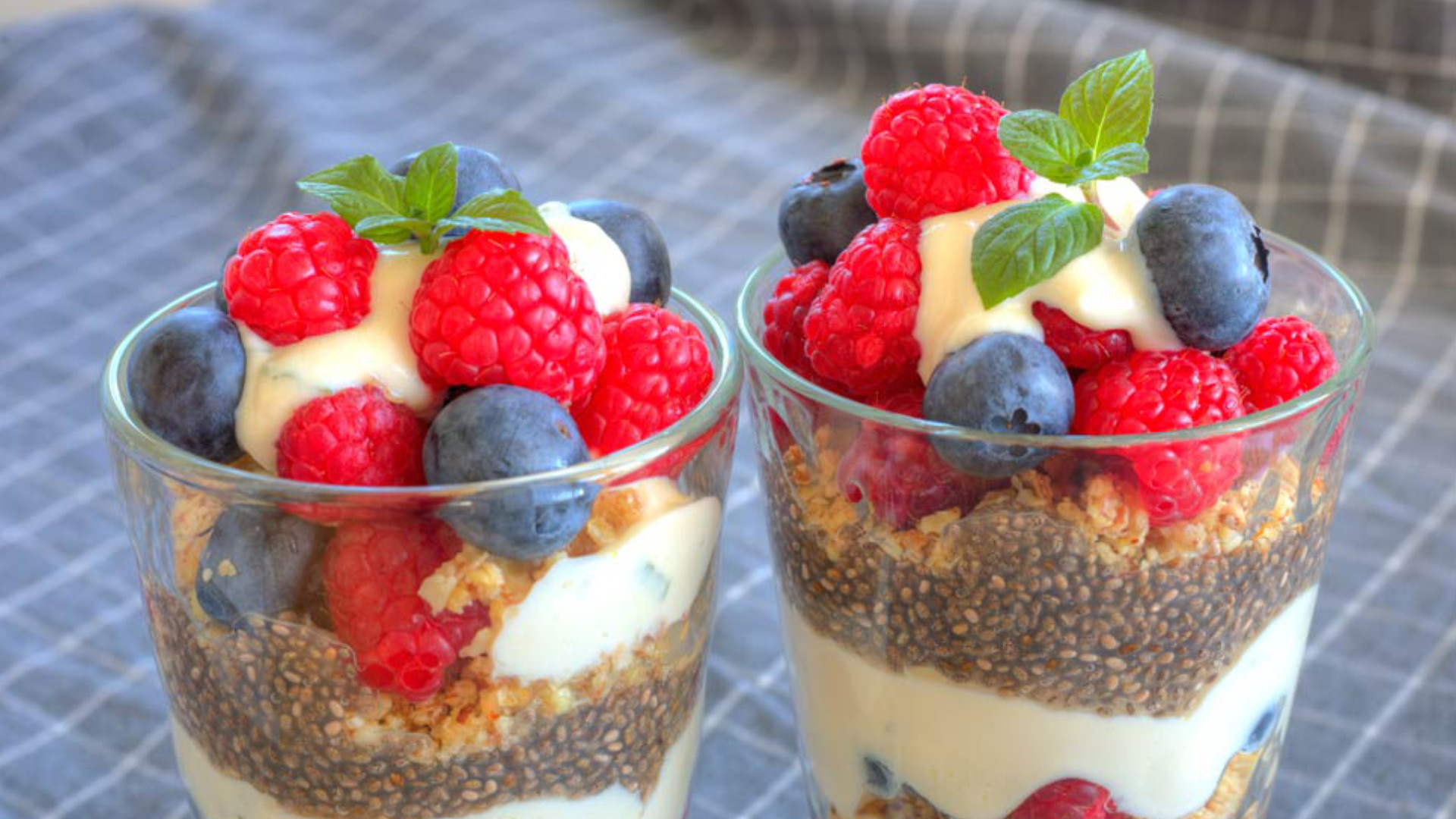 Morning-Ready Magic: Berry-Chia Granola Bowls for Cellular Protection